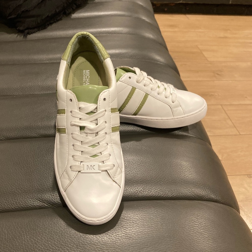 Michael Kors Irving Stripe Lace UP Sneaker Size 6.5